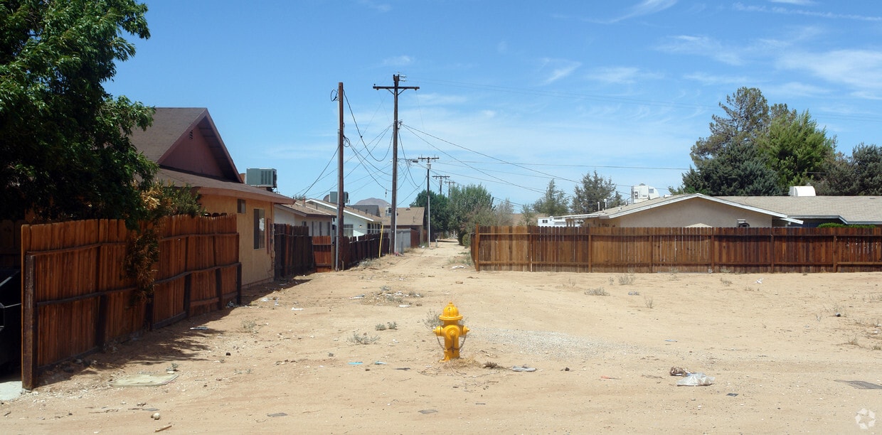 Building Photo - 12845 Kiowa Rd