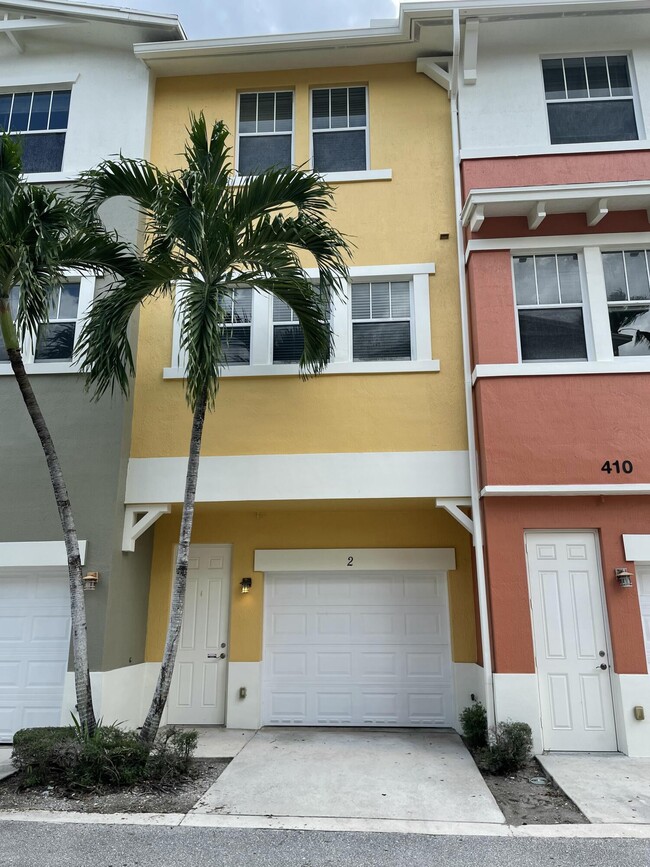 Building Photo - 410 Amador Ln