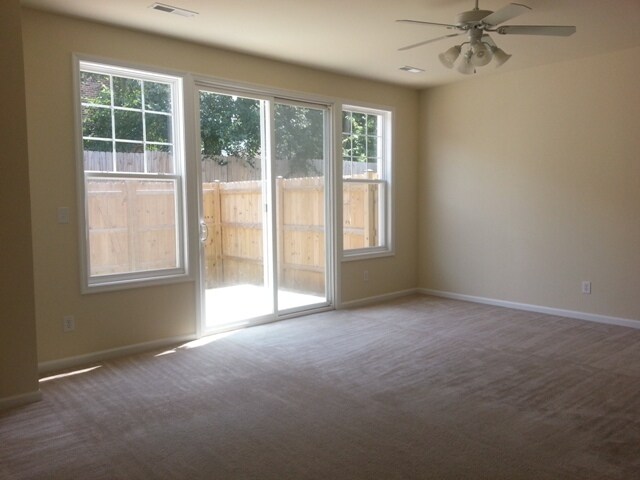 Foto del edificio - 2446 N Berkshire Rd