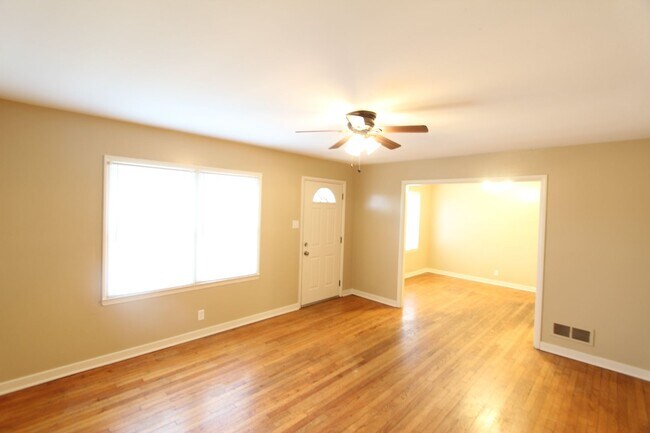 Building Photo - New On The Market! Cute! Cute! Cute! Better Hurry To See This One!!