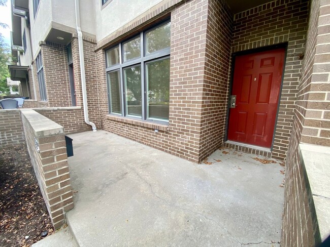 Building Photo - TWO Car Garage, Two bed (w/ Balconies), Tw...