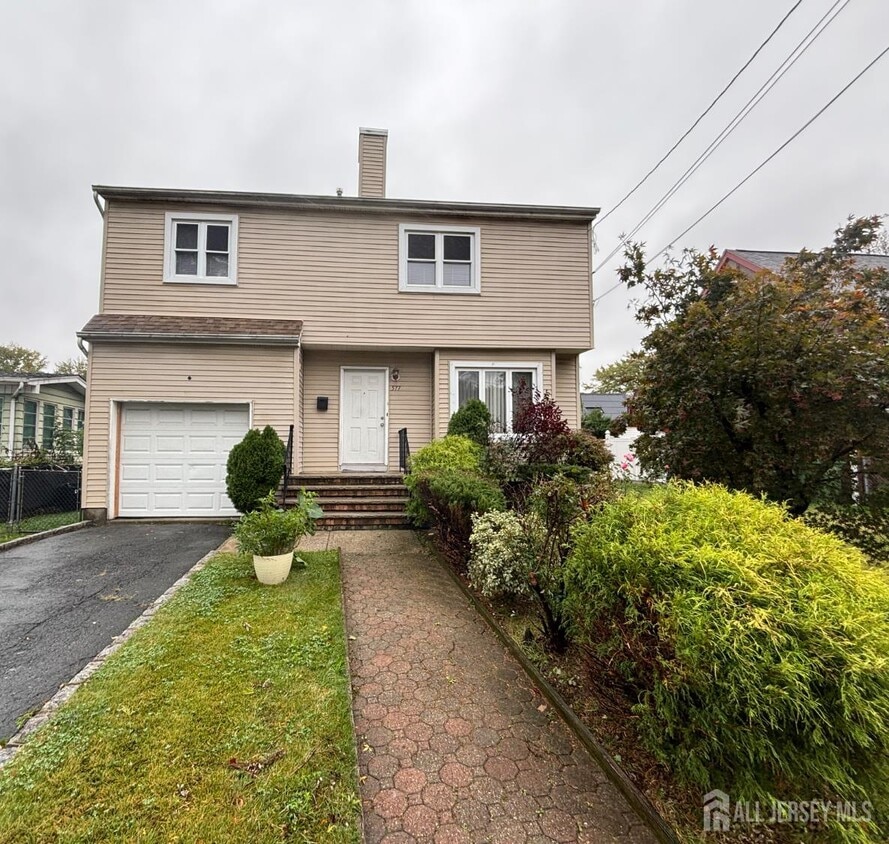 Foto principal - 577 Berlant Ave