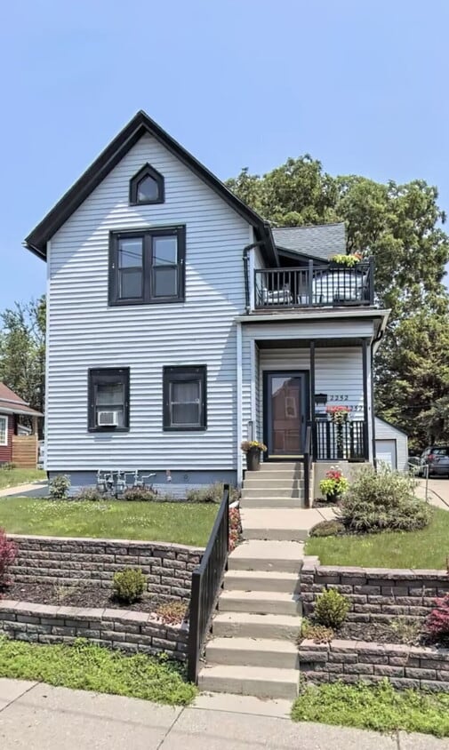 Building Photo - 2250 S Winchester St