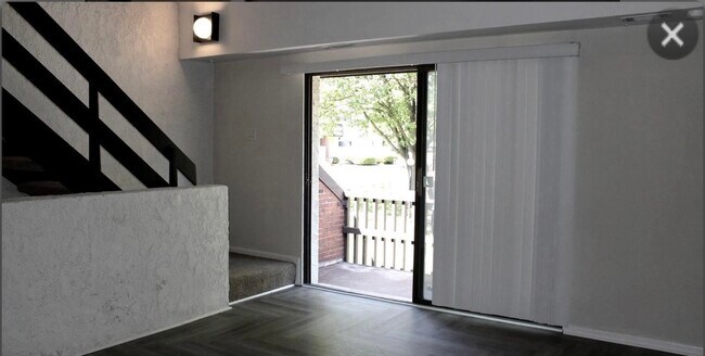 Foto del edificio - 1074 Lancaster Blvd