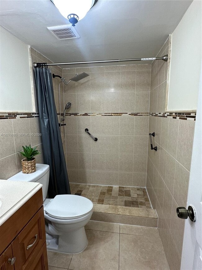 Foto del edificio - 1075 W 68th St
