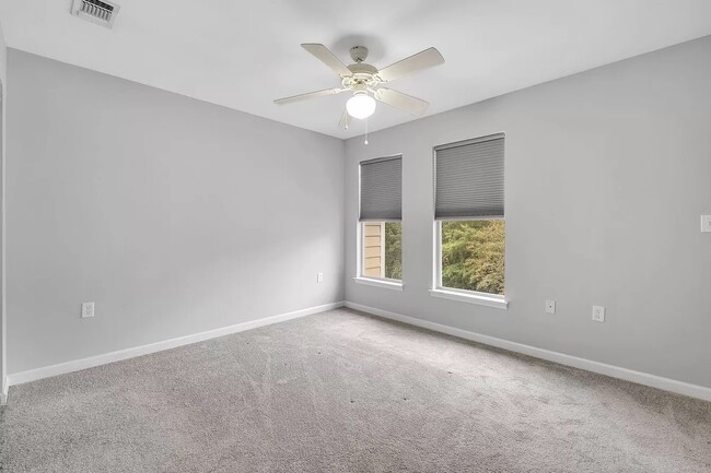Foto del edificio - 2400 Fred Smith Rd