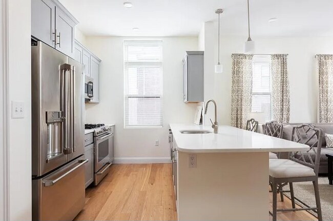 Photo - 170 W Broadway Townhome