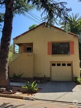 Building Photo - 439 Harris Ave