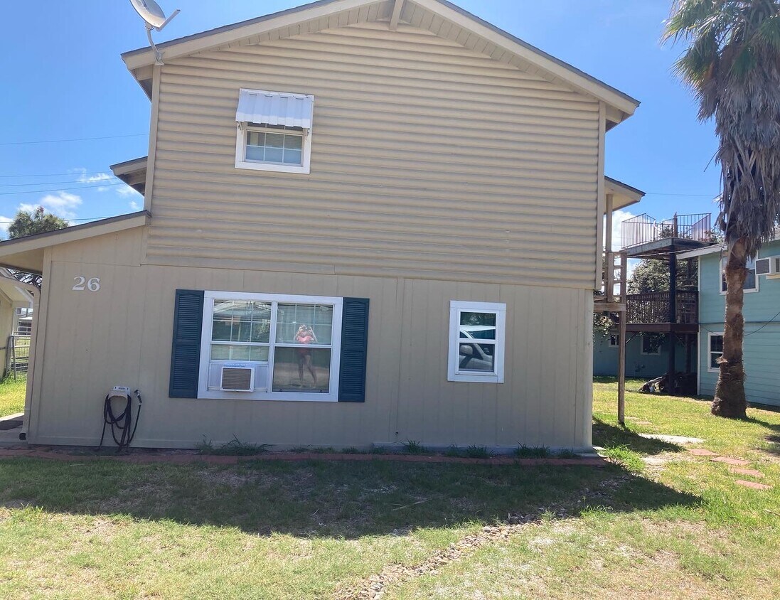 26 Bayberry Cir Unit Upper, Rockport, TX 78382 Apartments in Rockport
