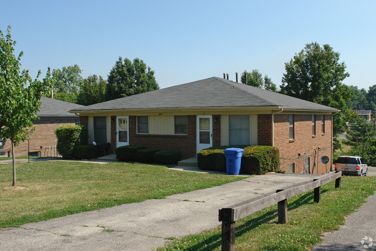 Primary Photo - 2005 Cambridge Dr