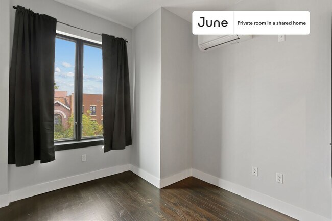 Foto del edificio - Private bedroom in 4 bed/2 bath Home