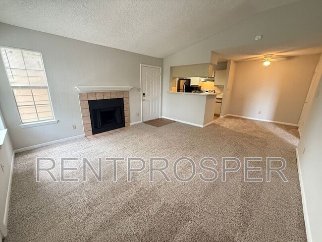 Foto del edificio - 5501 Rosebriar Way