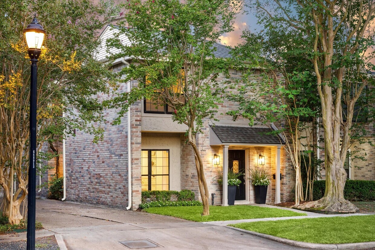 Foto principal - 6721 Belmont St