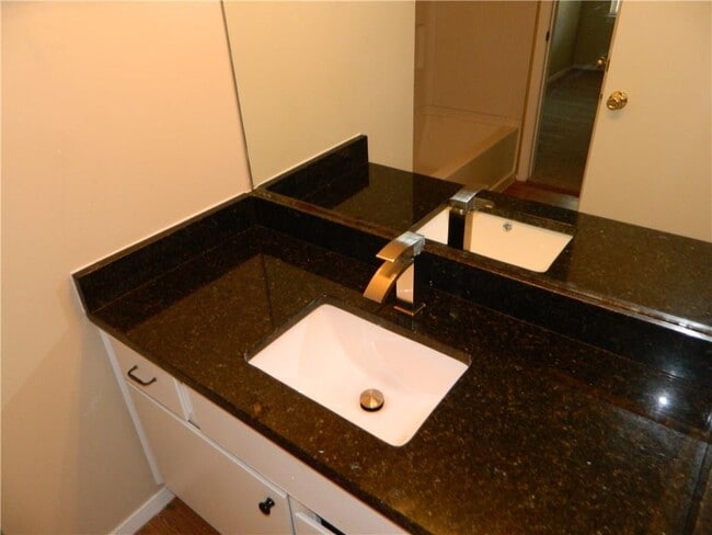 Foto del edificio - 2502 Howellwood Wy