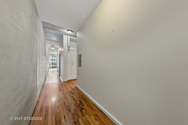 Foto del edificio - 630 N Franklin St