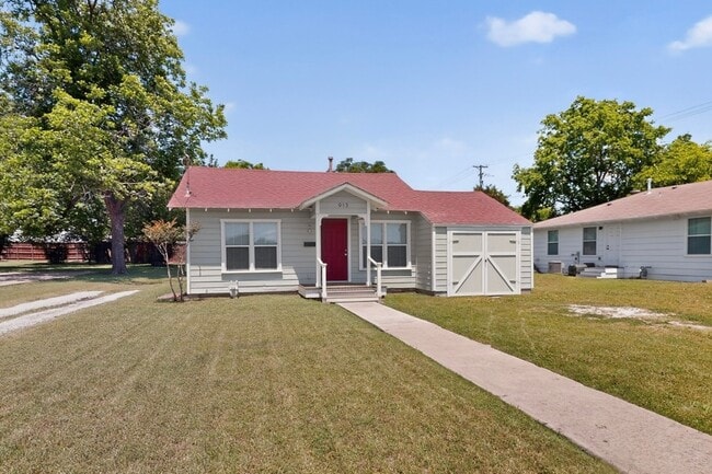 Photo - 913 17th St House
