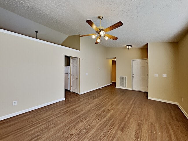 Foto del edificio - 102 Sumner Meadows Ct