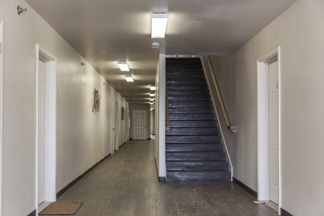 Building Photo - Crest View Apartments
