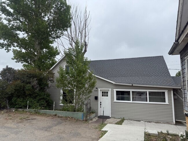 Building Photo - 825 Highland Ave