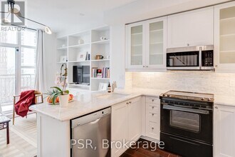 Building Photo - 901 Queen St W