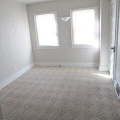 Building Photo - Quaint Bungalow
