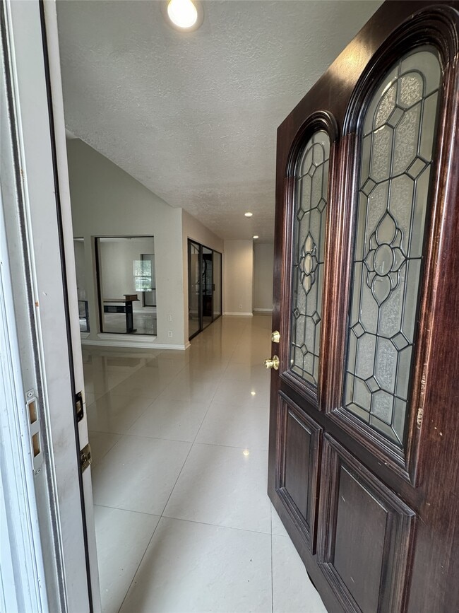 Building Photo - 11322 Briar Forest Dr