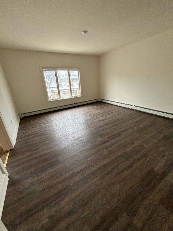 Foto del edificio - 85 Laverack Ave