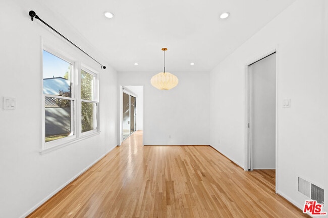 Foto del edificio - 12730 La Maida St