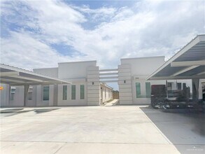 Building Photo - 2701 Sage Dr