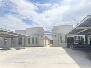 Building Photo - 2701 Sage Dr