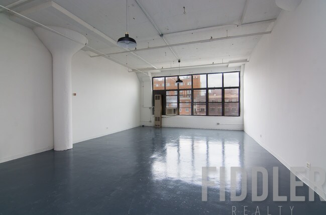 Building Photo - 144 Spencer St