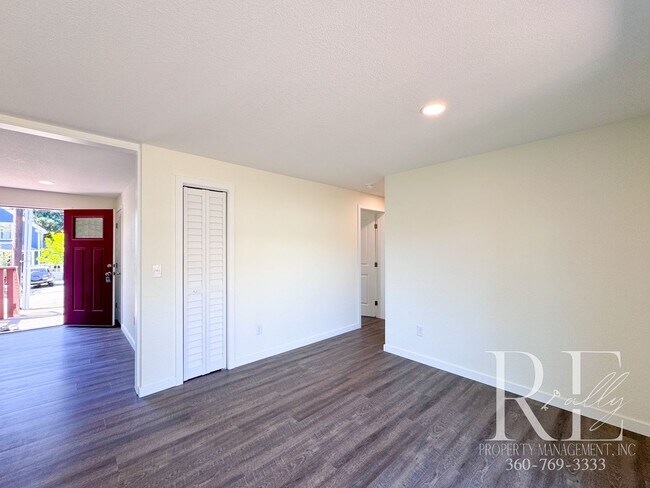 Foto del edificio - Newly Renovated Charmer in the Heart of Ma...