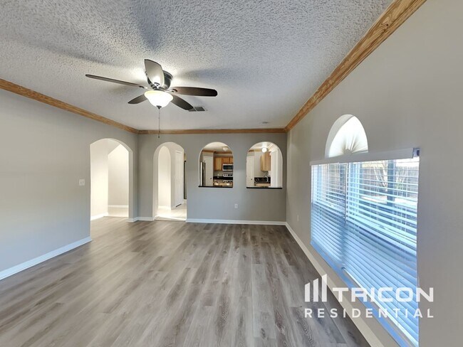 Building Photo - 12610 Lake Vista Dr
