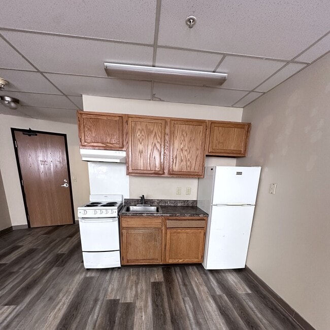 Eficiencia - Madison Street Apartments