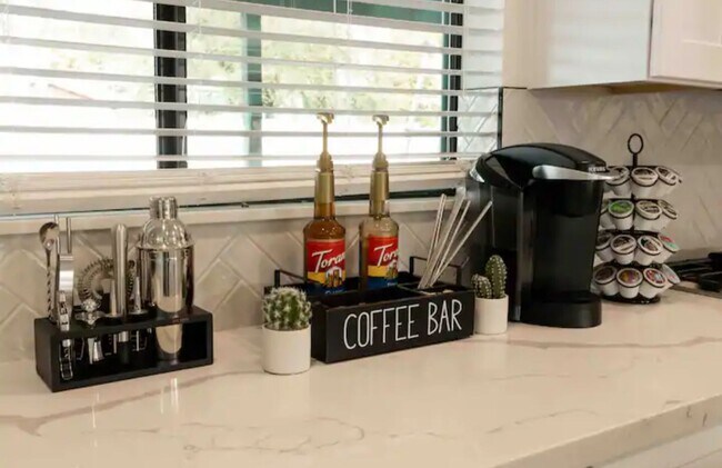 Foto del edificio - Beautifully Remodeled Home minutes to Old ...