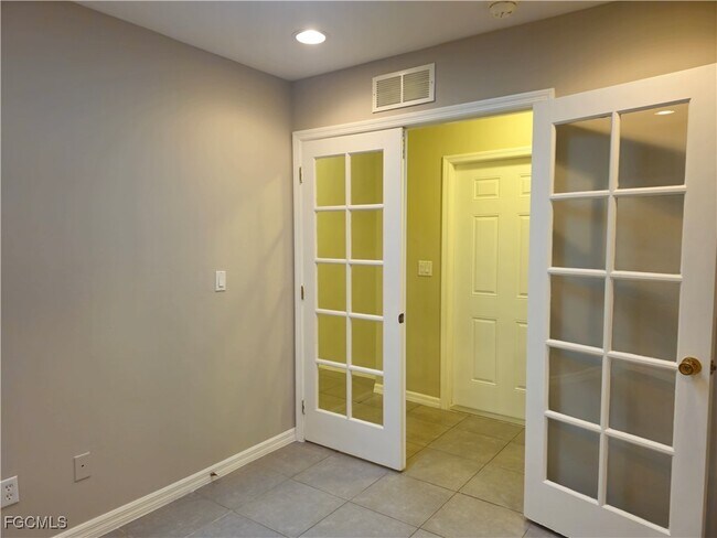 Foto del edificio - 529 Hancock Bridge Pkwy