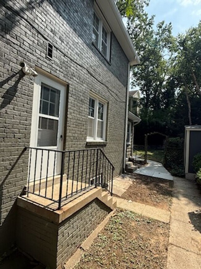 Foto del edificio - NEWLY UPDATED 4BR 3Bath in TREMENDOUS AU Park!