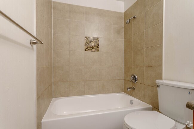 3HAB, 1,5BA - 900SF - Waterview on the Parkway Apartments