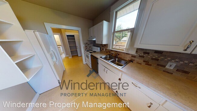 Building Photo - 5 br, 3 bath House - 335 E. Alder