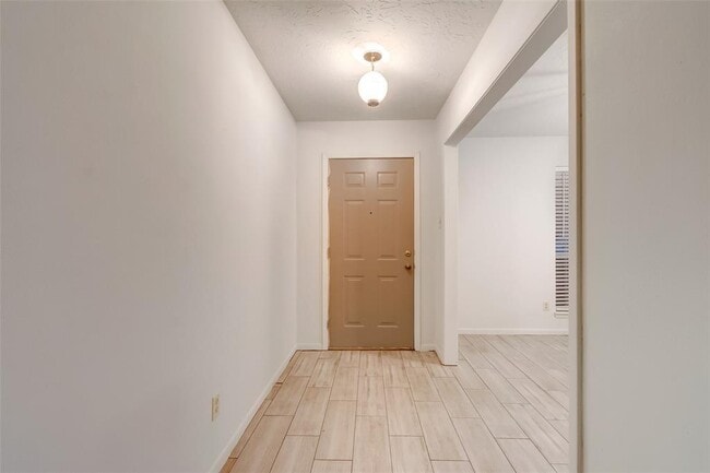 Building Photo - 14035 Utopia Dr