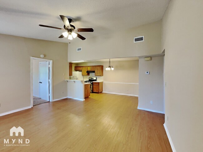 Building Photo - 1213 Hyridge St