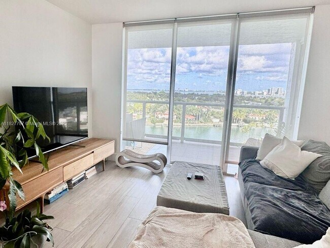 Building Photo - 5900 Collins Ave