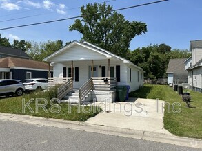 Building Photo - 622 Mason Ave