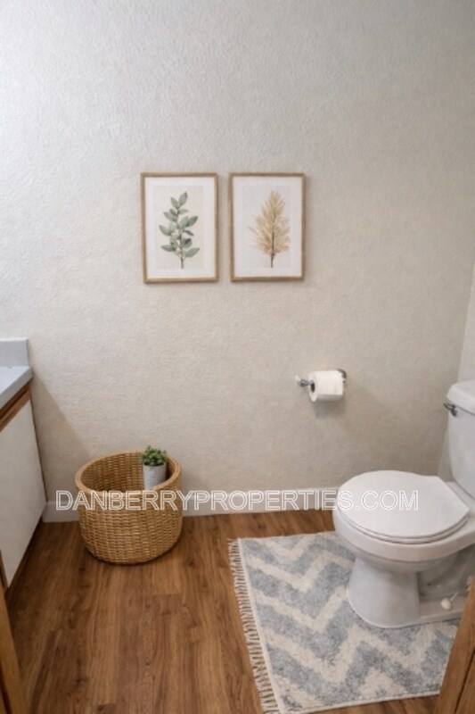 Foto del edificio - 1732 W Market St