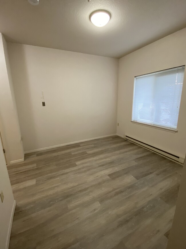 Dormitorio - Rose City Center Apartments - 55 and Over