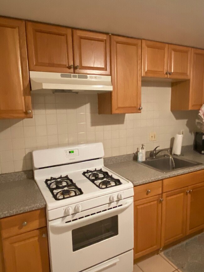 Kitchen - 1733 Christian St
