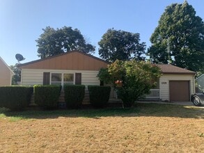 Building Photo - 1329 Verges Ave
