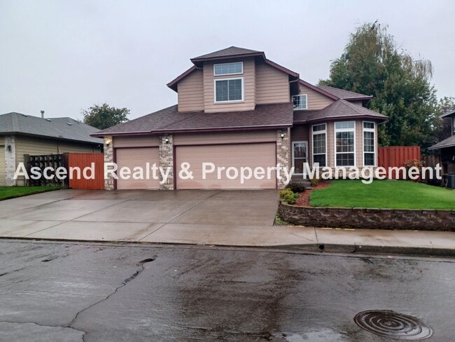 Troutdale 4 Bed Fenced Back 3 Car Garage Y... - Troutdale 4 Bed Fenced Back 3 Car Garage Y... House