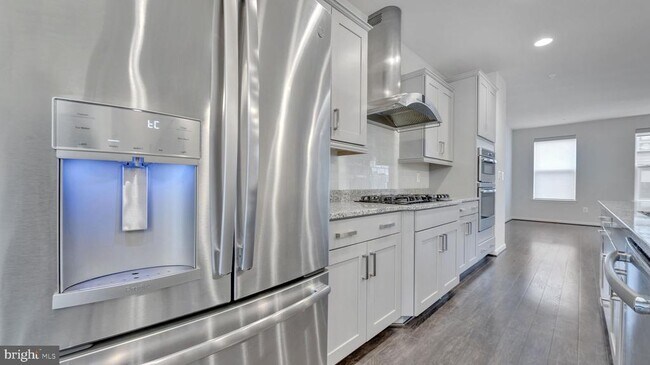 Foto del edificio - 513 Riversail Ln