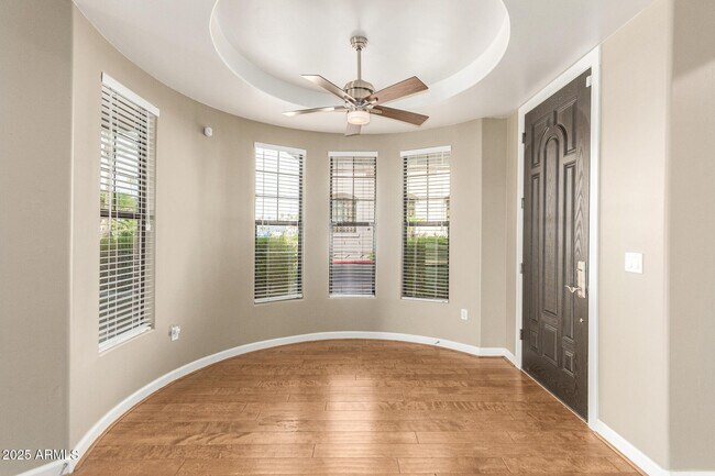 Building Photo - 7297 N Scottsdale Rd